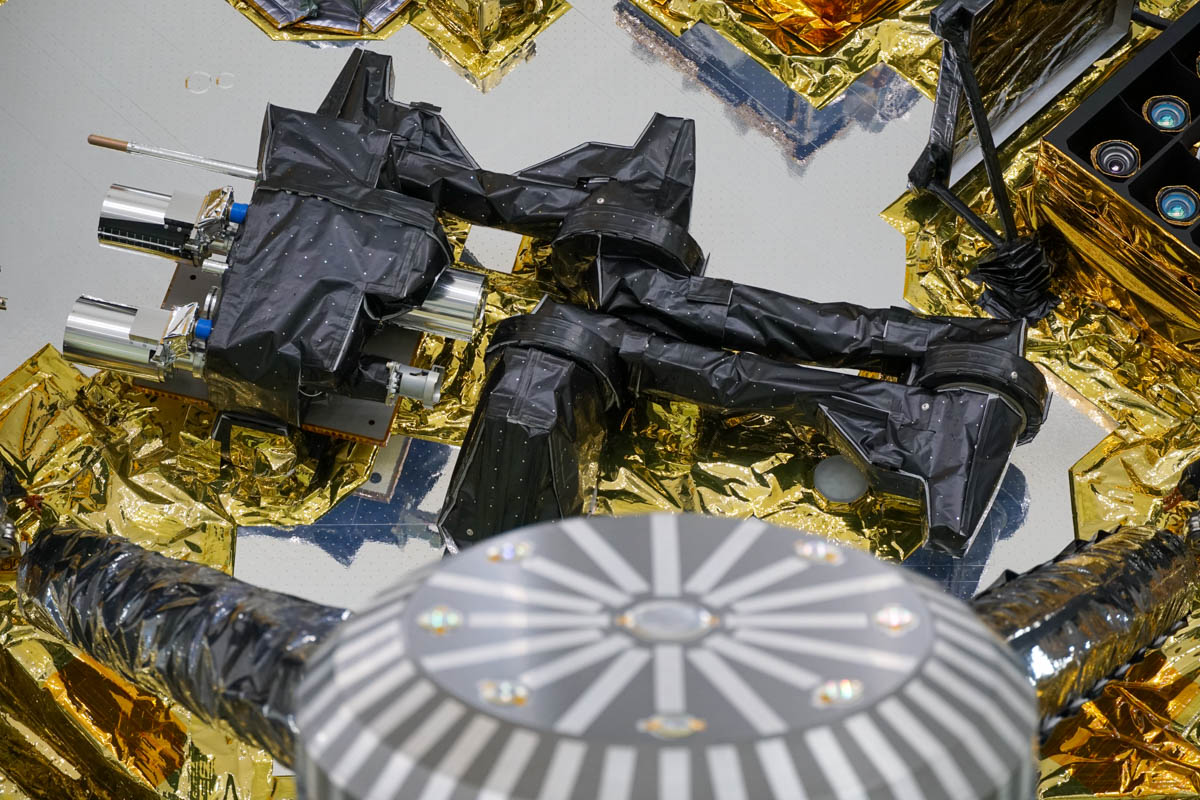 ロボットアームと一体になった日本の「C-SMP」(撮影:秋山文野)