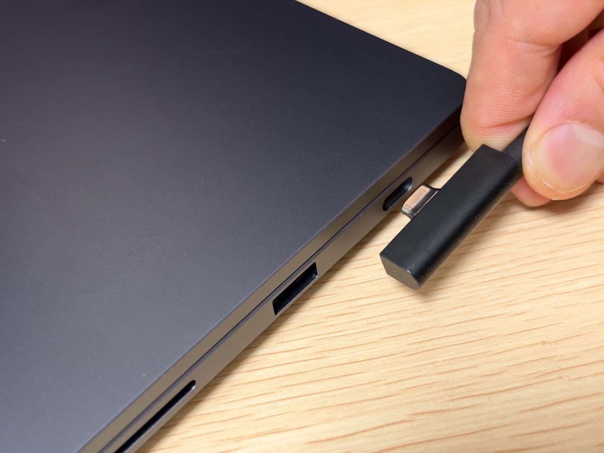 端子形状はUSB Type-Cだが、マグネットを内蔵