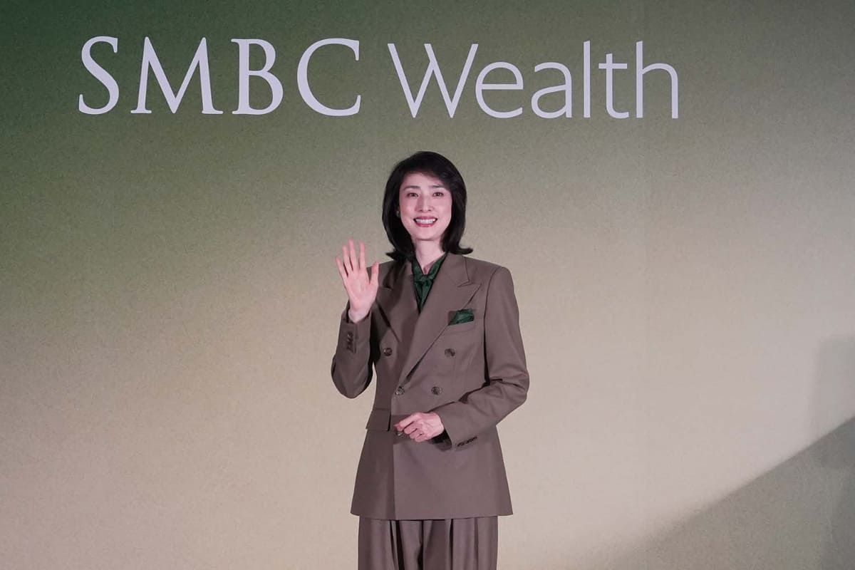 SMBC WealthのCMに出演する天海祐希さん