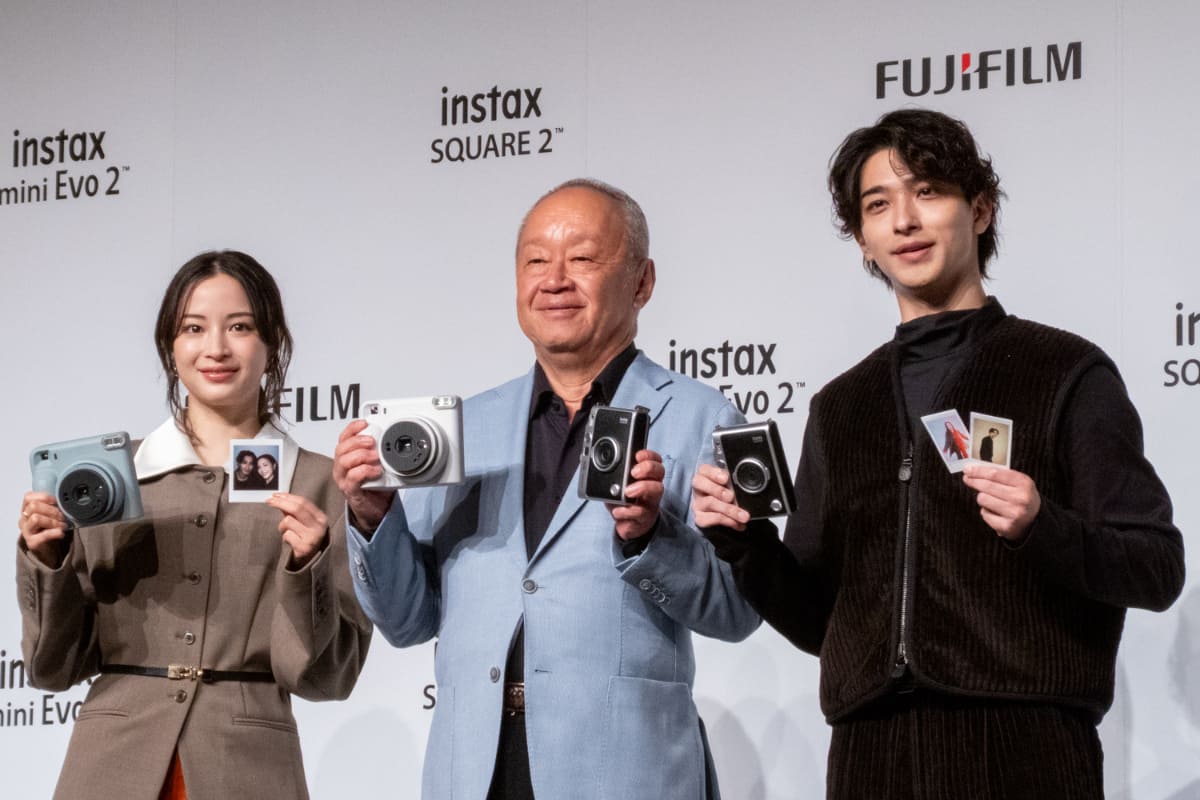 新製品発表会には、ゲストとして俳優の広瀬すずさん、横浜流星さんも登場した