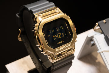 Y's、G-SHOCKとの特別なコラボレートモデルを発表 | 株式会社