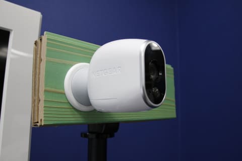 ネットギアが「ペット見守り100％ワイヤレスカメラ」発売、防塵防滴で