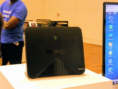 Synologyが初のメッシュWi-Fiルーターを実動展示、NASでは重複排除付き