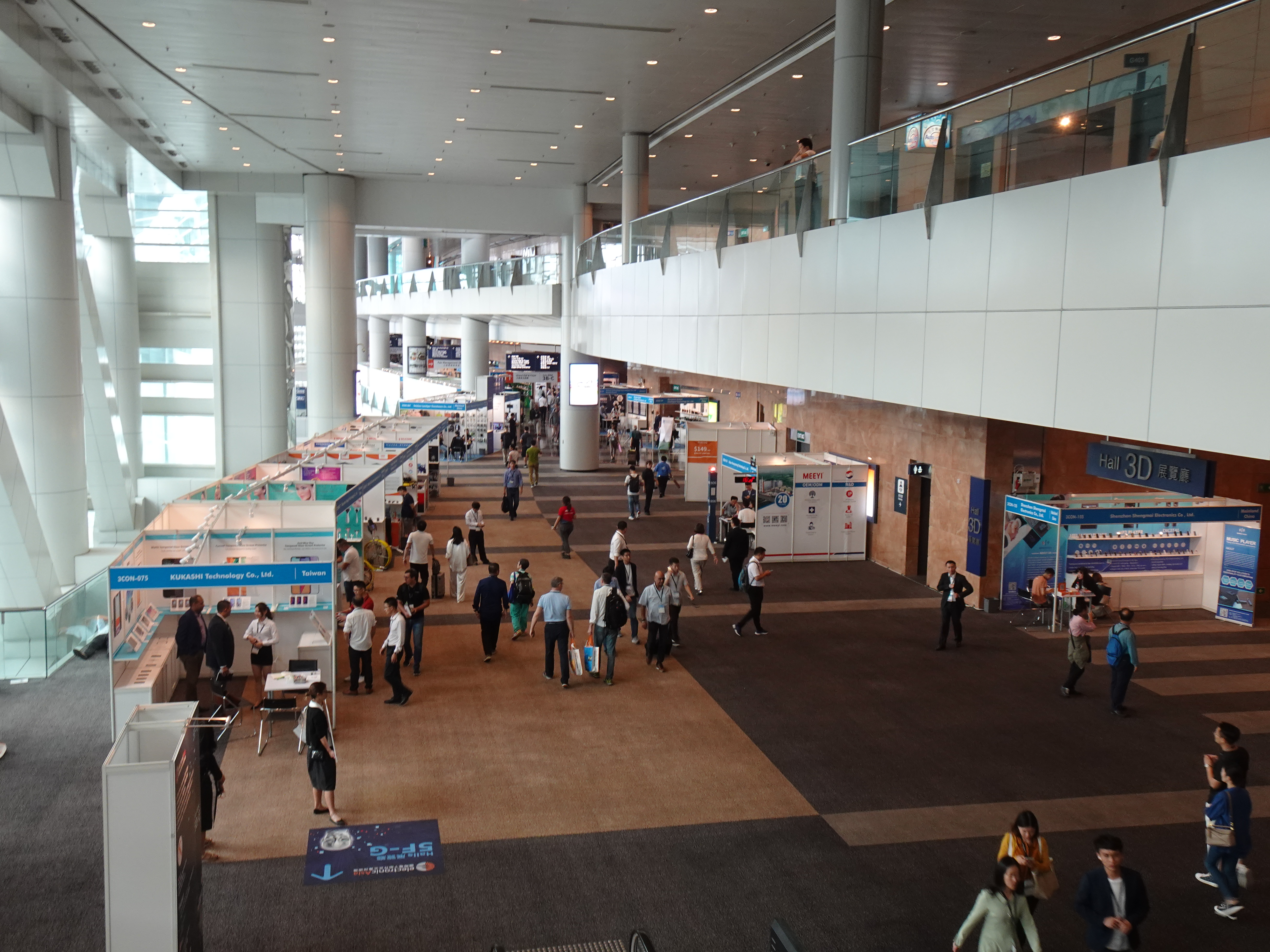ほぼ家電量販店 な展示イベント スマート杖 から 完全ワイヤレスヘッドフォン まで盛りだくさんの 香港エレクトロニクス フェア レポート 香港エレクトロニクス フェア Internet Watch