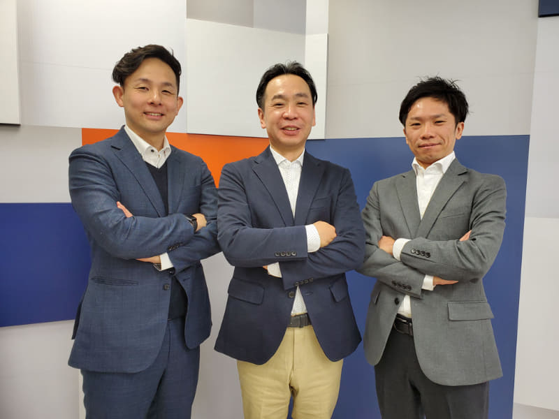 （写真向かって左から）日本動物高度医療センターの山本誠氏（診療本部事業開発課課長）、日本電気株式会社の池田雅之氏（AI・アナリティクス事業部事業部長）、同じく新見景氏（AI・アナリティクス事業部環境分析事業推進室マネージャー）