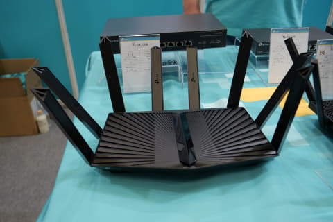 TP-Link、Wi-Fi 6対応メッシュルーター「Deco X90」を展示【Interop