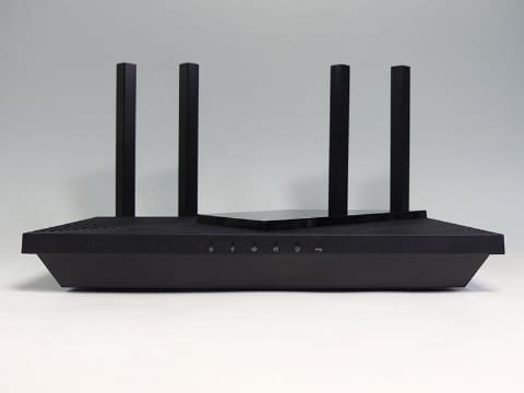 1万円のWi-Fi 6ルーターが着実進化、最大2402Mbpsで機能も性能も「世代
