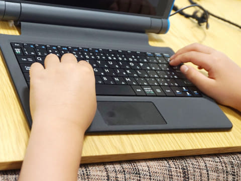 mousecomputer Windowsタブレット キーボード タッチペン付き 1万5千円で買える、ペン付きWindowsタブレット、小学3年生が使っ