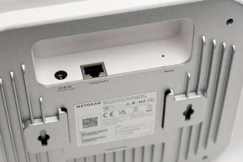 法人向けWi-Fiアクセスポイントの導入はメリットだらけ？ 2.5GbE＆PoE