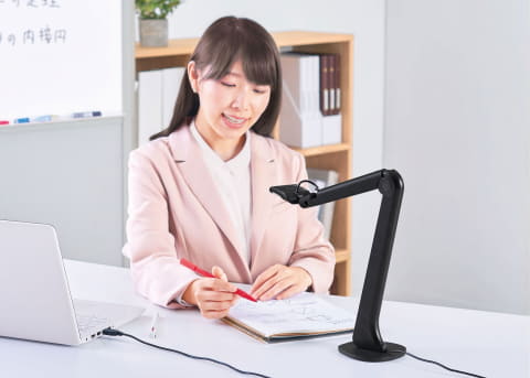 キングジムが「フリーアングルUSBカメラ」発売。簡単にアングル調整