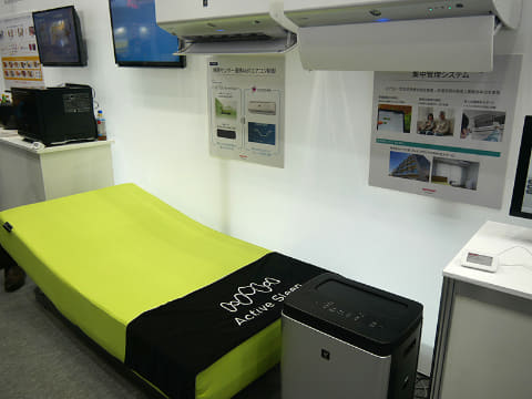 段ボール製の展示ブース、屋内光で発電する「LC-LH」など