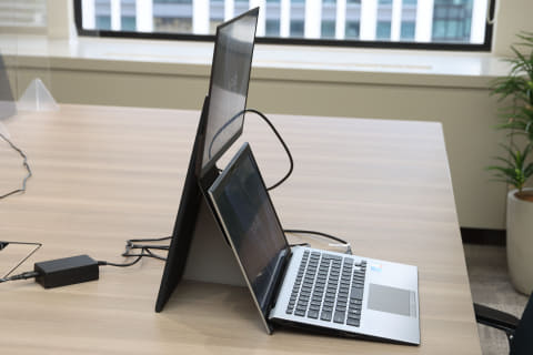 VAIO ディスプレイモニター本体 専用カバー・スタンド付き VAIO、上下2画面対応スタンド付きの14型モバイルディスプレイ