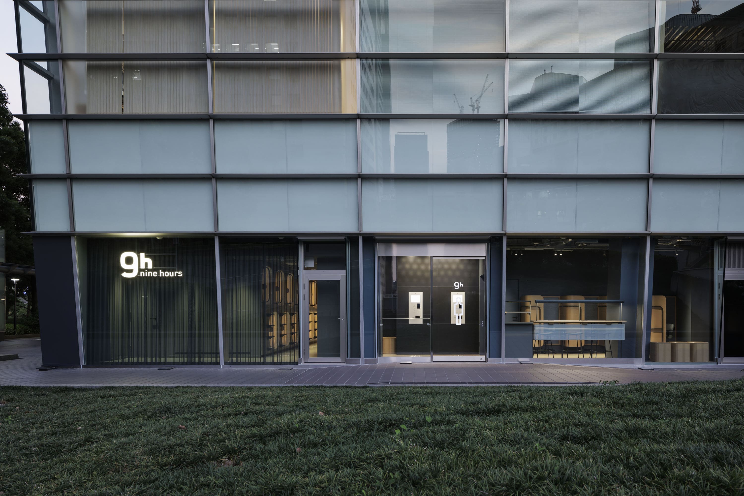 ナインアワーズ品川駅スリープラボ Powered by NTT DATA」が開業（撮影はナカサ＆パートナーズ）