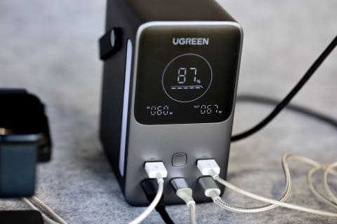 地震で停電もこれで安心!? デカすぎるモバイルバッテリーが日常