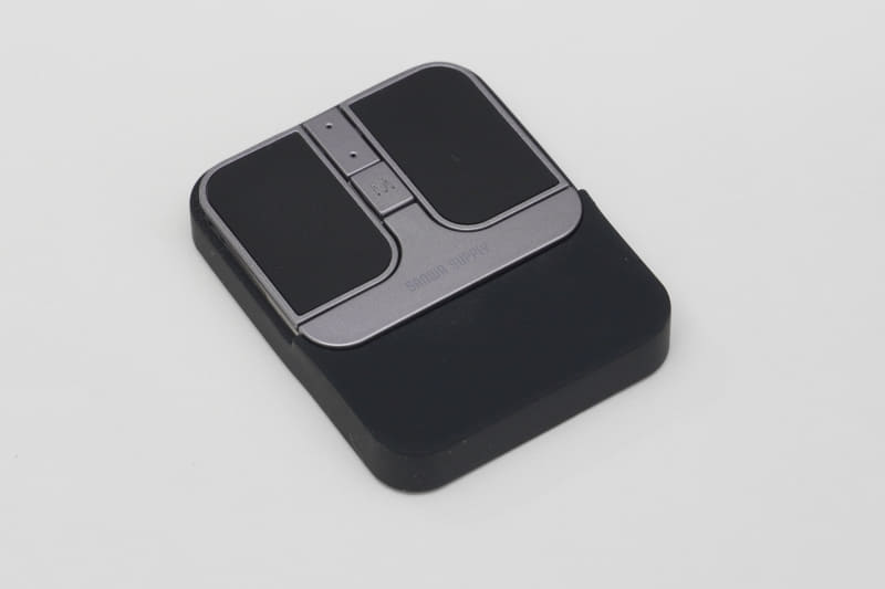 付属のシリコンカバーを装着