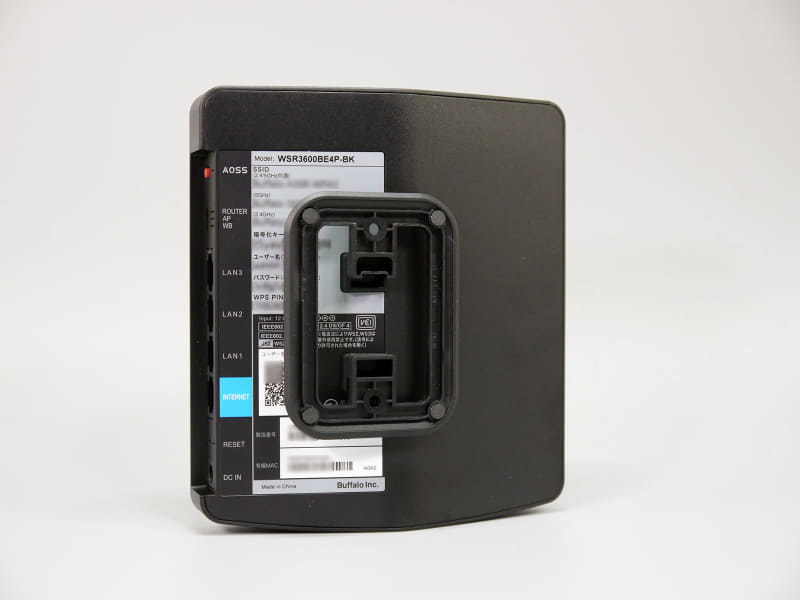 台座を使って壁掛けも可能