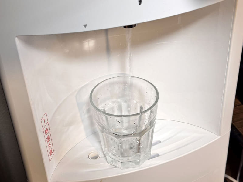 フレシャス Slat+cafeなら、「COLD」ボタンを押すだけで冷たい水が抽出できる