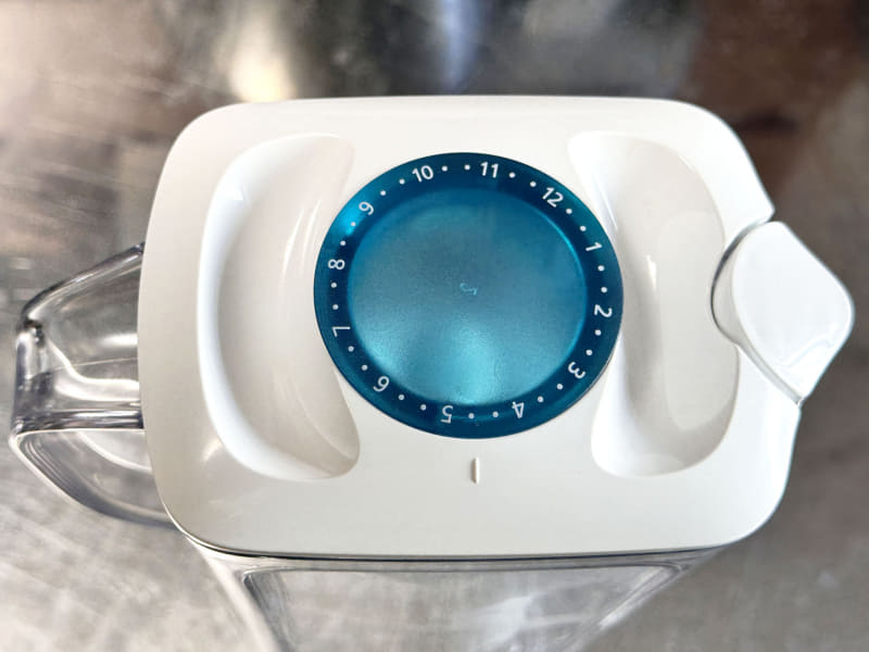 フタの部分にカートリッジ交換目安ダイヤルを搭載しているので分かりやすい