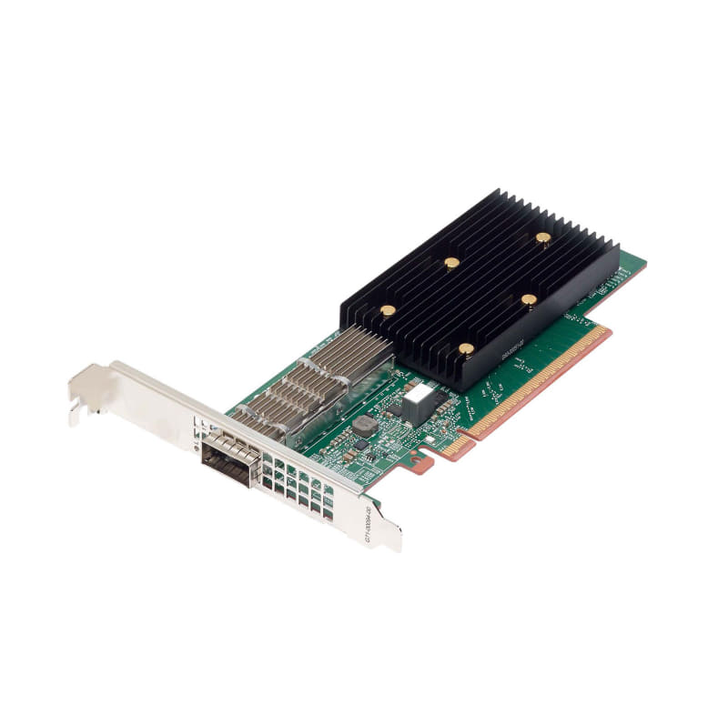 図16：BCM957608は7種類存在するのだが、400Gのデモということなのでこの写真に示すBCM957608-P1400GDF00というQSFP112-DDに対応した製品と思われる。ただどこのLPOモジュールを装着してデモを行ったのかは不明