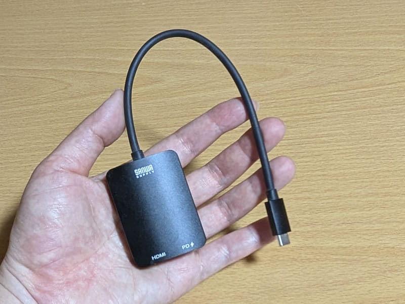 ECサイト「サンワダイレクト」で販売中の「500-KC038」。USB給電機能を備えた、USB Type-C/HDMI変換アダプターです