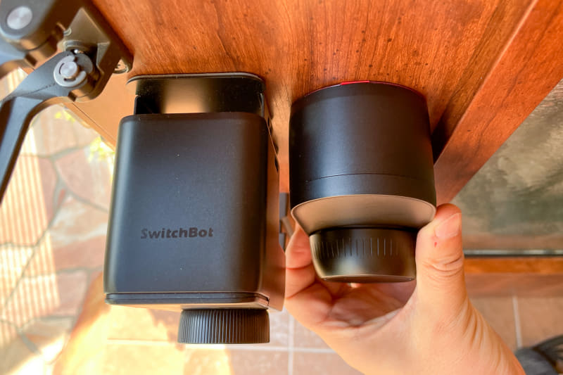 ロックUltraは足のパーツがないので、圧倒的に薄いし見た目もいい