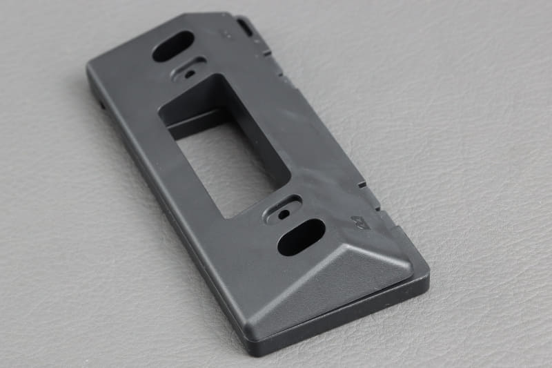 角度調節台を組み合わせると少し角度を付けて装着することもできる