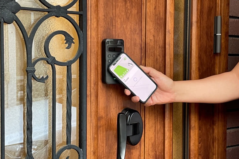 モバイルSuicaで解錠。最初あてる位置が分からなくて苦労したが、写真のような位置で当てるとスムーズに解錠できた