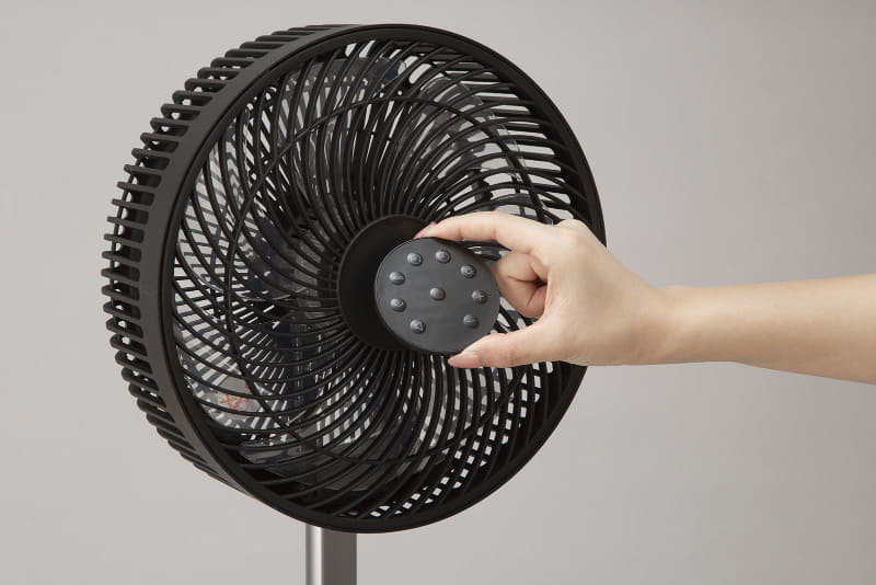 マグネットで貼り付けできるリモコン