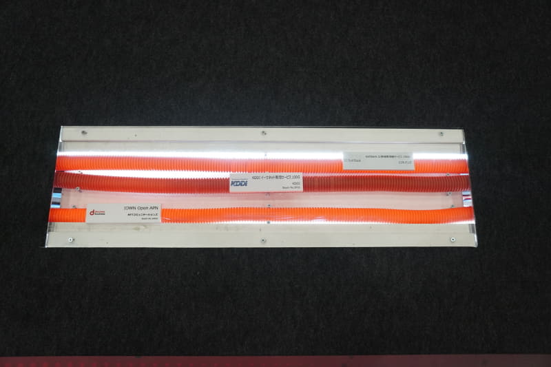 ShowNetブースの床下に見える対外接続回線（Interop Tokyo 2024より）