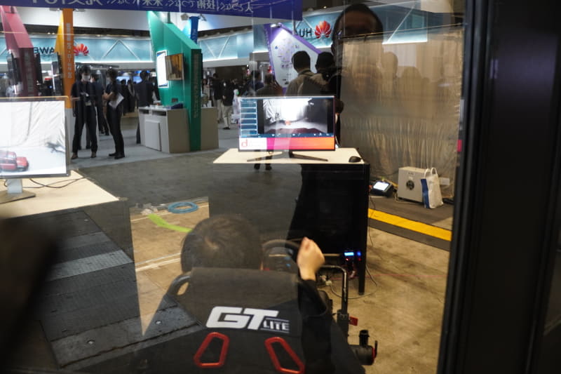 ローカル5G越しのラジコンカーの遠隔操作デモ（Interop Tokyo 2022より）