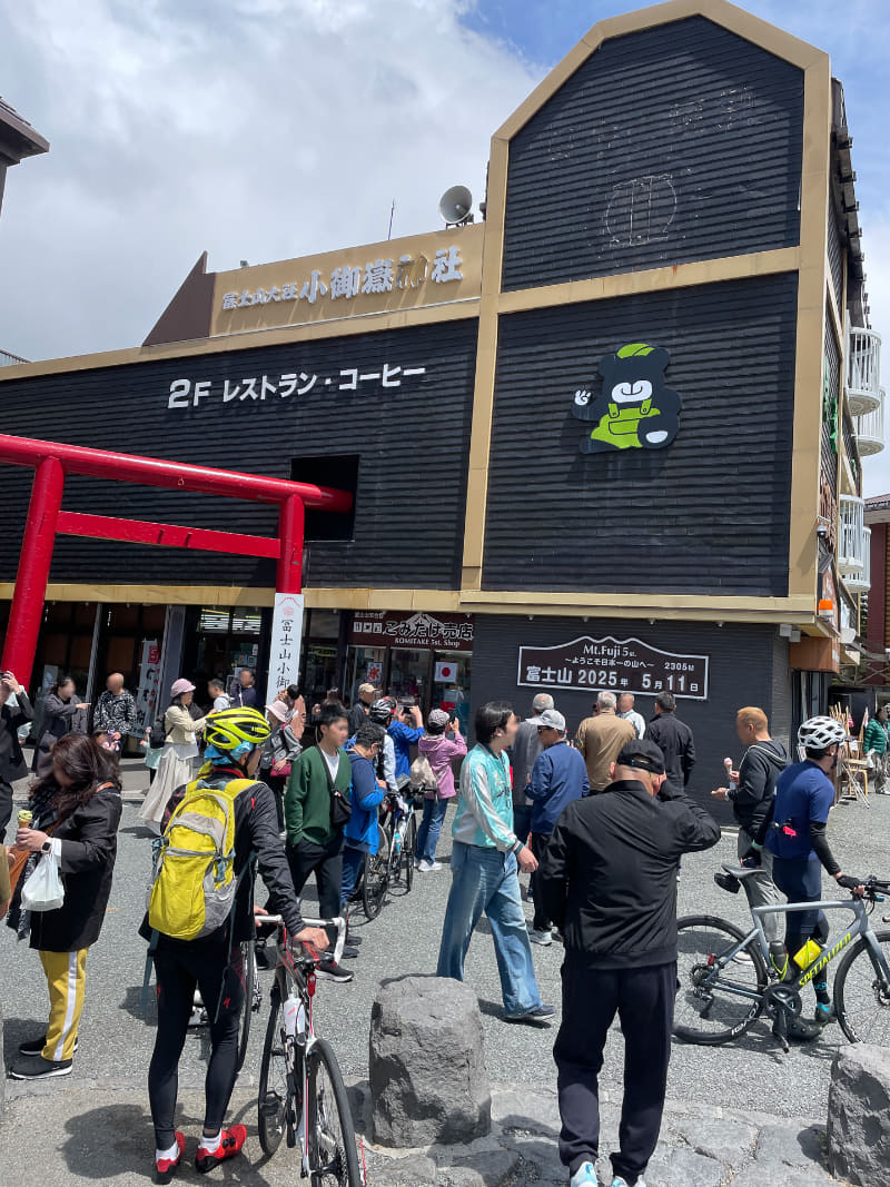 富士山五合目は観光客とロードバイク乗りだらけ