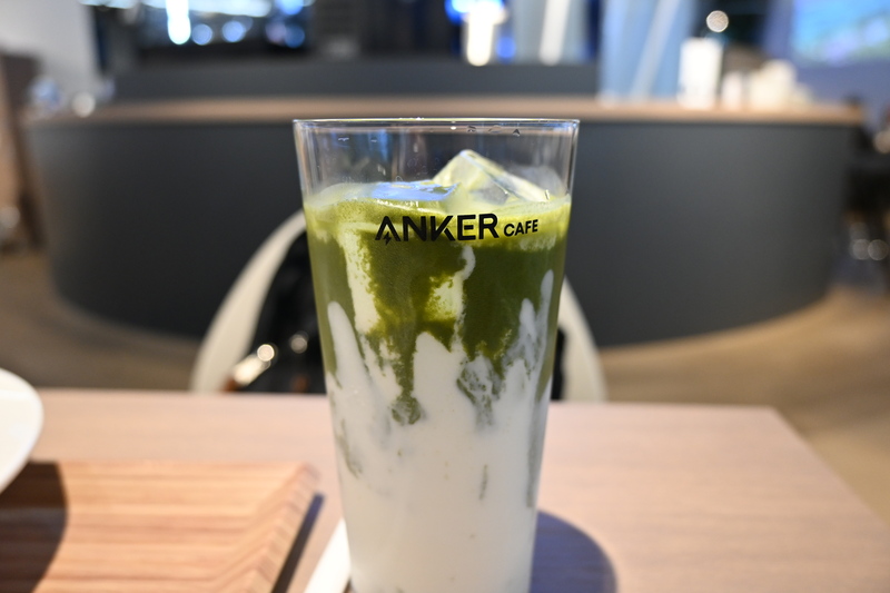 店員さんに「抹茶ラテは甘さ控えめなのが推しです」と言われたとおり、甘さ控えめ。甘いものが得意なわけではない＆抹茶にはわりとうるさいと自覚する私でも「しっかり甘さ控えめでおいしい」と感じました