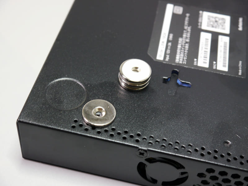 付属のマグネットは結構強力。側面などに貼り付けて利用することもできそう