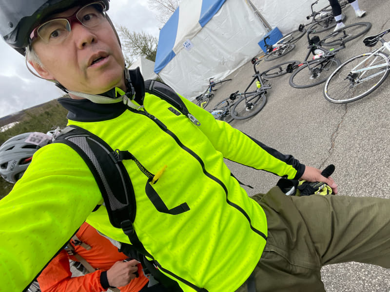 下山時用の冬用ジャージや上から履ける冬用ズボンなどを入れておいた