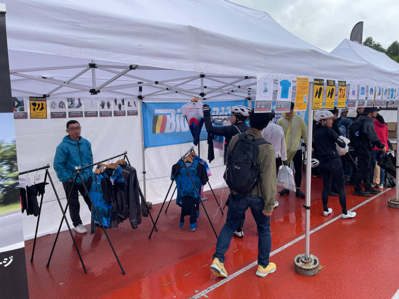 BIORACERのブースでは富士ヒル限定のサイクルジャージなども販売