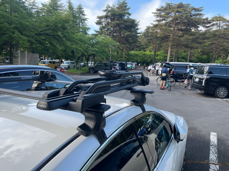 タイヤを外さずに車載できるサイクルキャリア「タイヤホールド3」のおかげで1人でも準備はあっという間