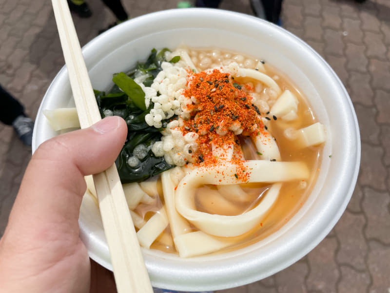 レース後に無料の吉田うどん。下山してきてカラダが冷えたところにちょうどいい