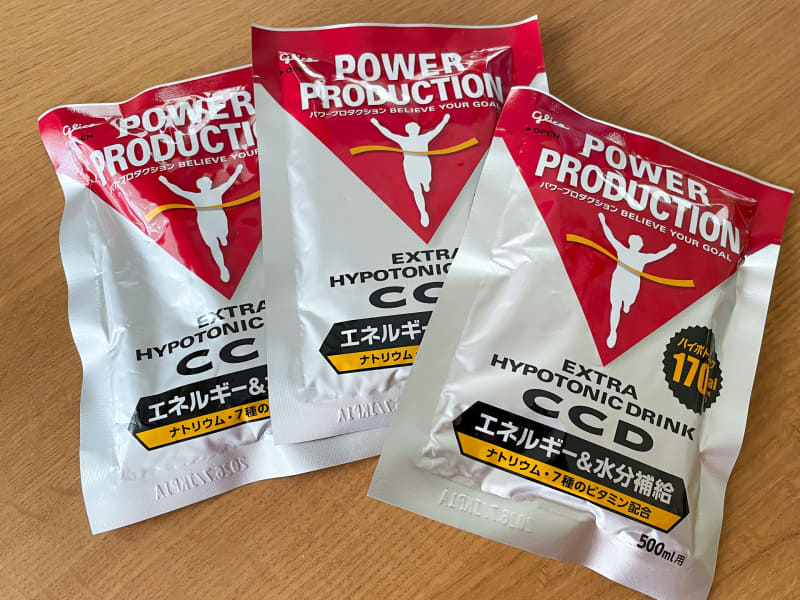 グリコ「パワープロダクション エキストラハイポトニックドリンク CCD」は水に溶かしてボトルで飲めるから補給食に不慣れな筆者でも安心