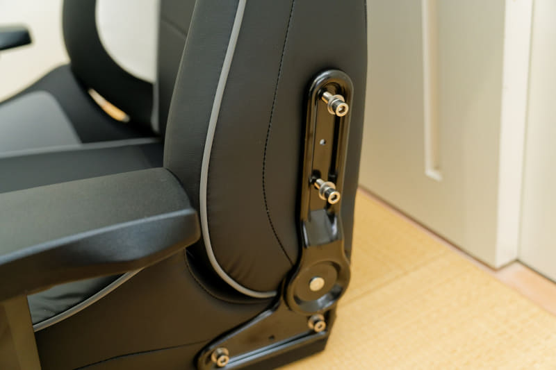 座面と背もたれを連結する序盤のステップは少しコツがいるかも