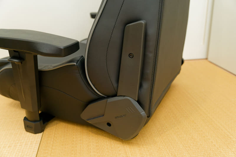 サイドカバーを取り付けて……