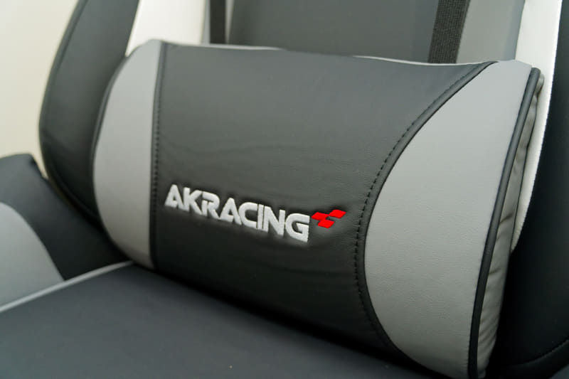 ヘッドレストとランバーサポートにも同じ素材