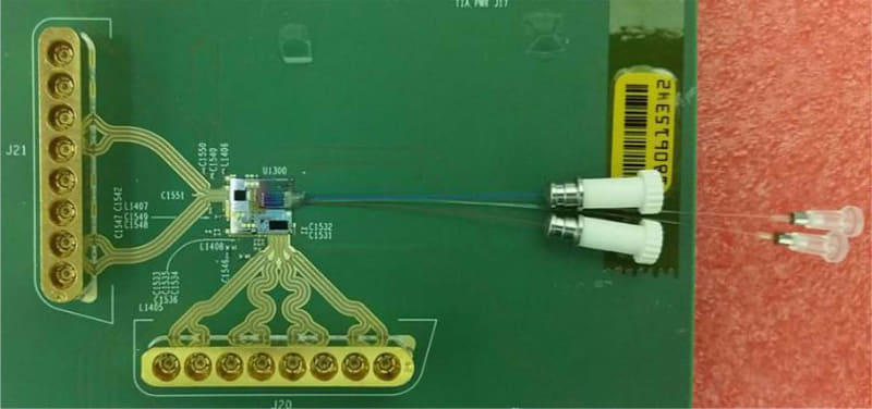 図15：基板上のシルク印刷から、おおむねサイズが想像できる