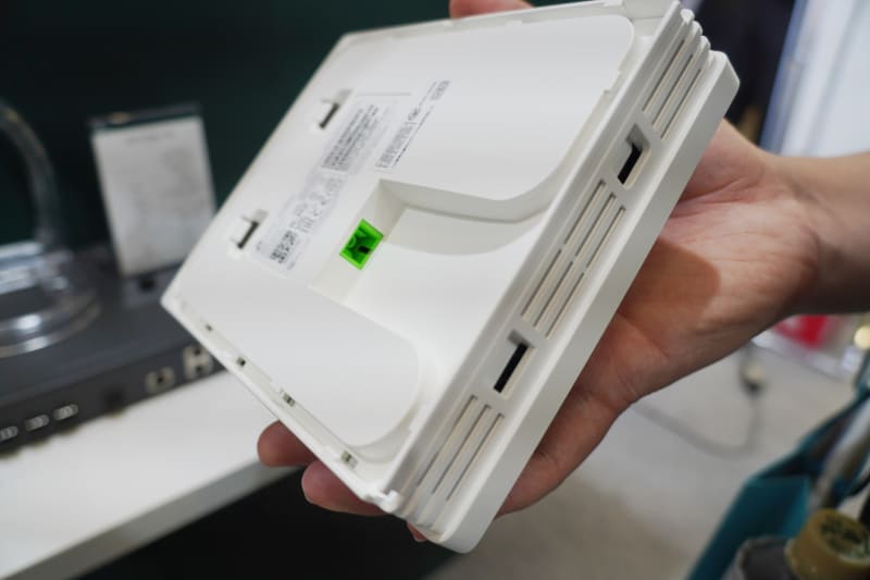 ONU内蔵Wi-FiアクセスポイントのPONポート