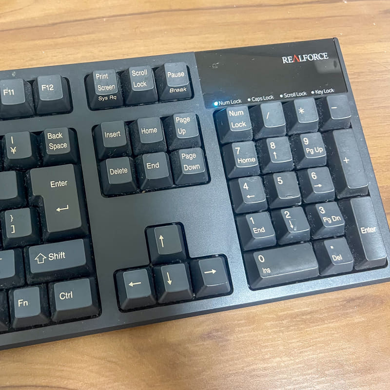 キーボードは、東プレの「REALFORCE R2」