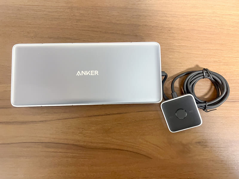 シンプルなシルバーの筐体が美しい