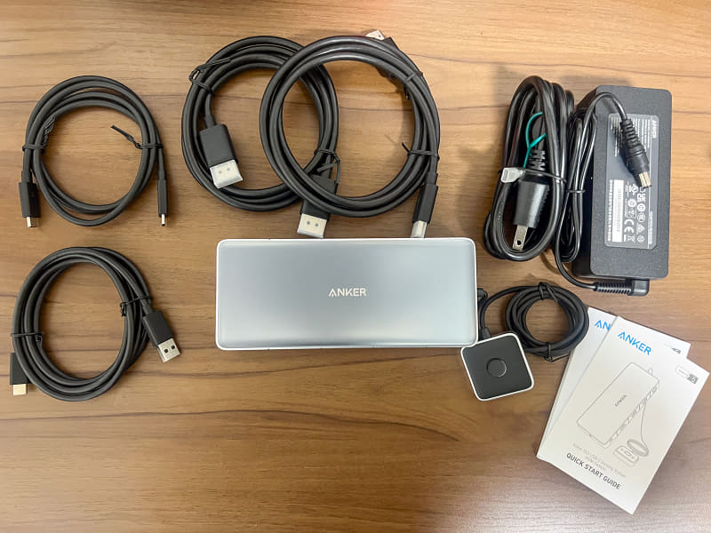 使用するために必要なケーブルが付属していてありがたい