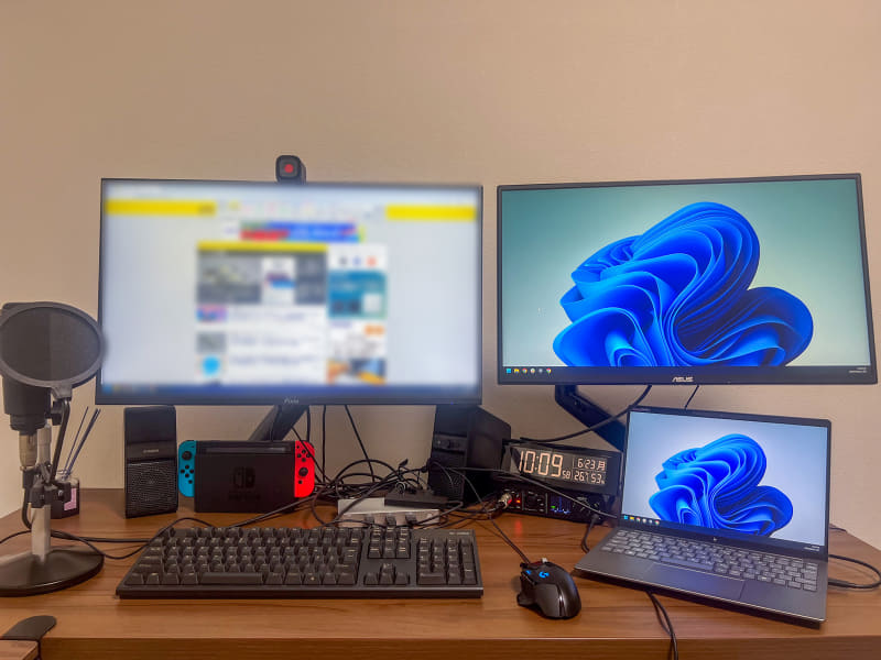 仕事用のノートPCに接続してみた。使い慣れたPC環境で作業ができるのは非常に快適