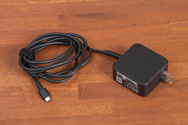 PD対応のACアダプターも付属