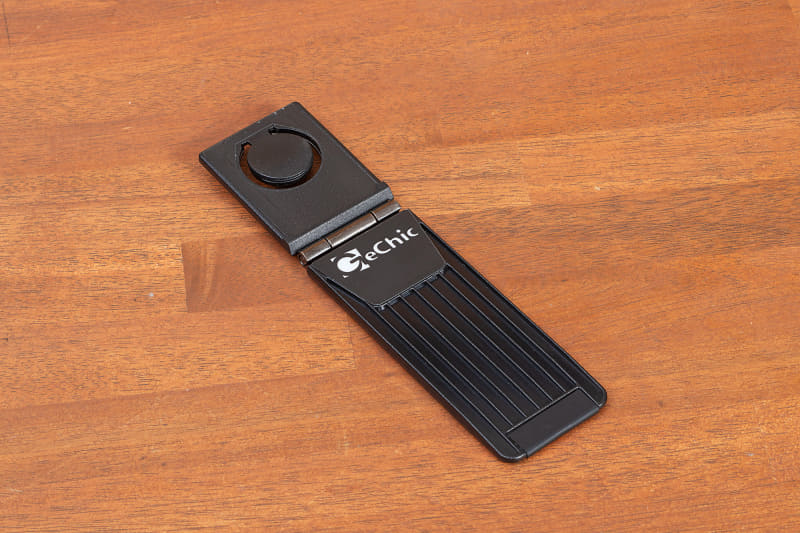 付属の小型着脱式スタンド「クイックリリーススタンド」