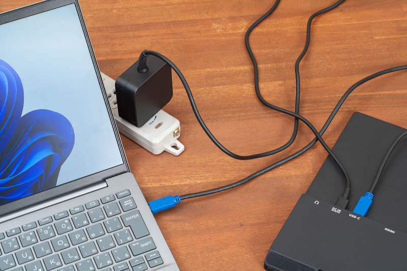 M152H側に電源を繋いだ場合、M152Hから最大45Wの電力をノートPCへ供給できます